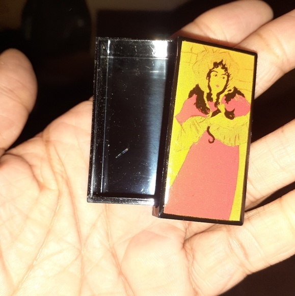 I am selling this lil jewelry box - Picture 2 of 3